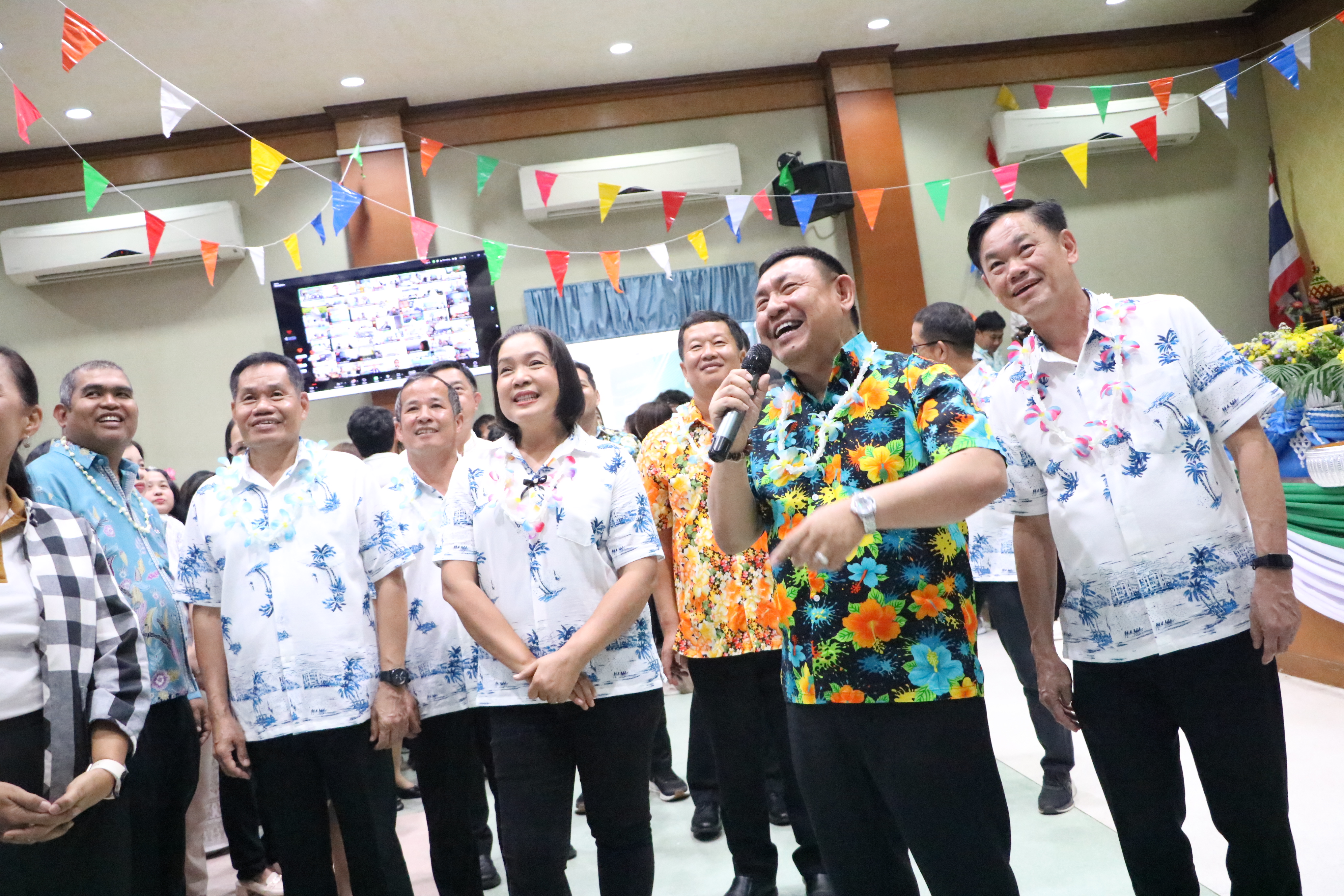 title - ชุ่มฉ่ำ! ชาว ส.ป.ก. ร่วมสรงน้ำพระพุทธรูป และรดน้ำขอพรผู้บริหาร เนื่องในประเพณีวันสงกรานต์ ประจำปี 2569 บรรยากาศเต็มไปด้วยความชื่นมื่นชุ่มฉ่ำ
